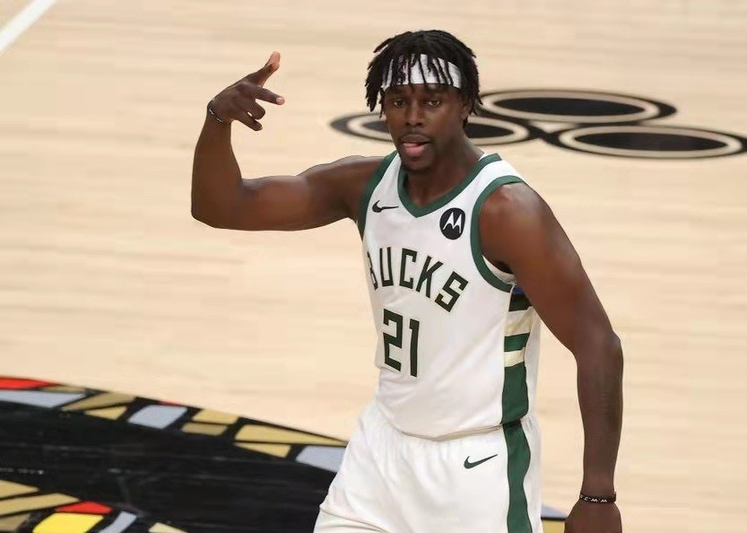  霍勒迪致命抢断雄鹿险胜黄蜂  